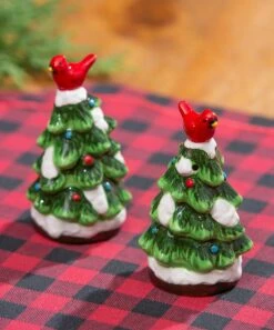 Discount ✔️ Evergreen Red & Green Cardinal Tree Salt & Pepper Shakers 🌟 -Outlet Evergreen Shop zu107139956 alt 4 tm1666963480