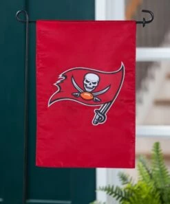 Deals ❤️ Evergreen Tampa Bay Buccaneers Appliqué Garden Outdoor Flag 🧨