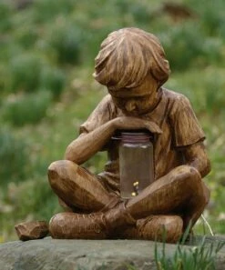 Outlet 🤩 Evergreen Boy & Firefly Solar Statue 👍